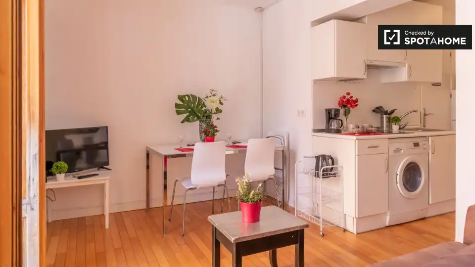 Flat with terrace to rent in Latina