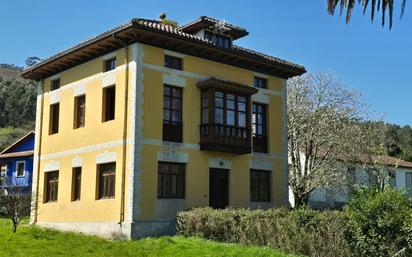 Exterior view of House or chalet for sale in Llanes