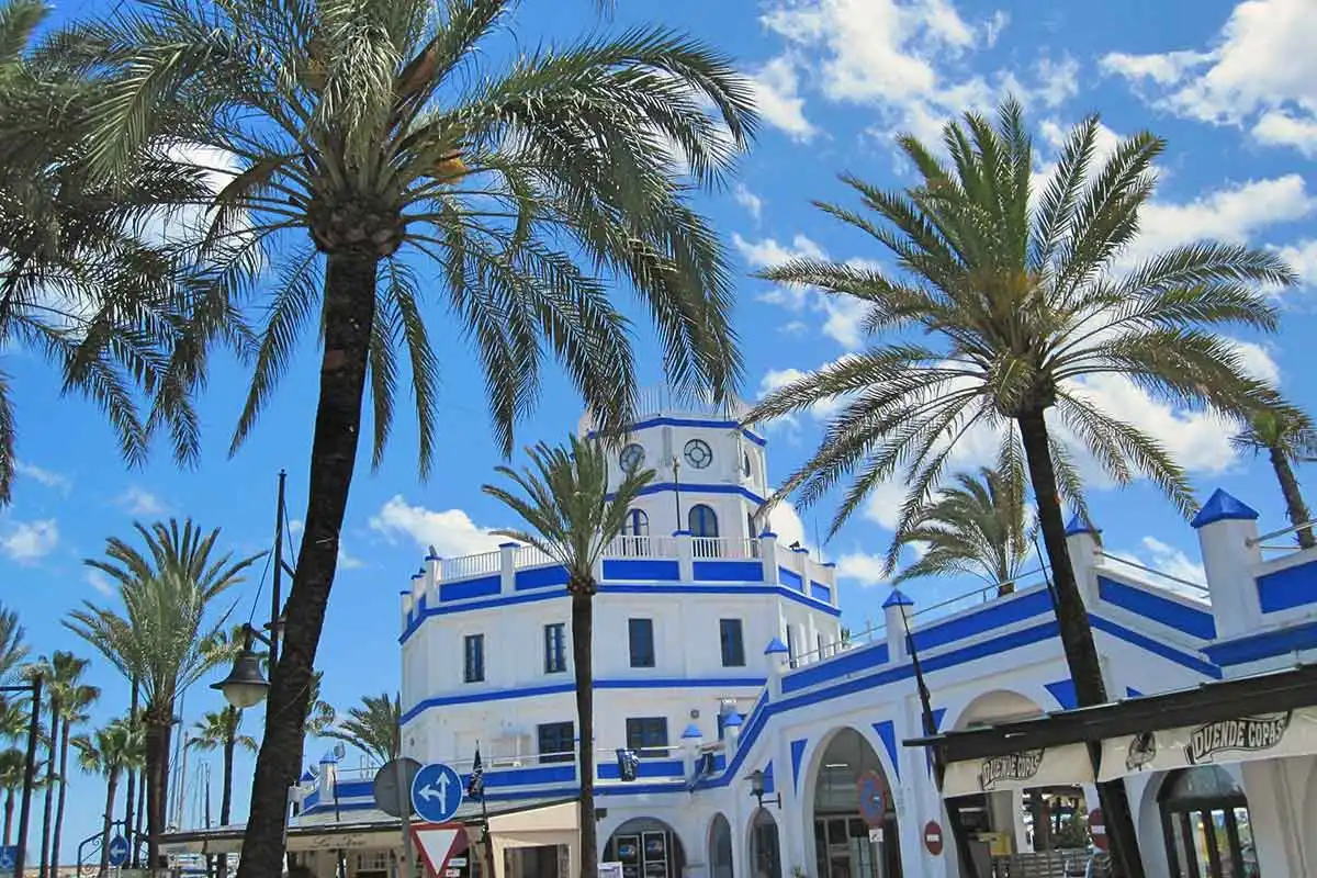 Vista exterior de Oficina en venda en Marbella amb Aire condicionat, Moblat i Internet