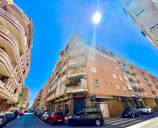 Vista exterior de Àtic en venda en Torrevieja amb Aire condicionat, Calefacció i Terrassa