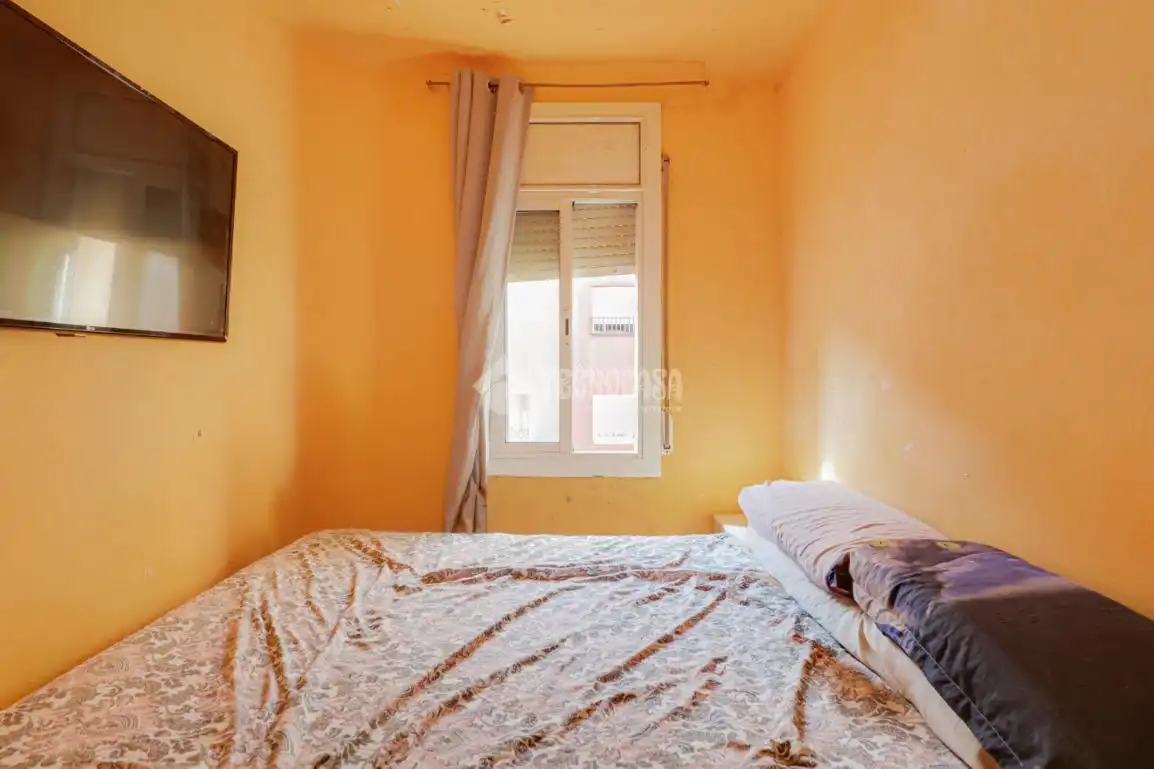Bedroom of Flat for sale in Badalona