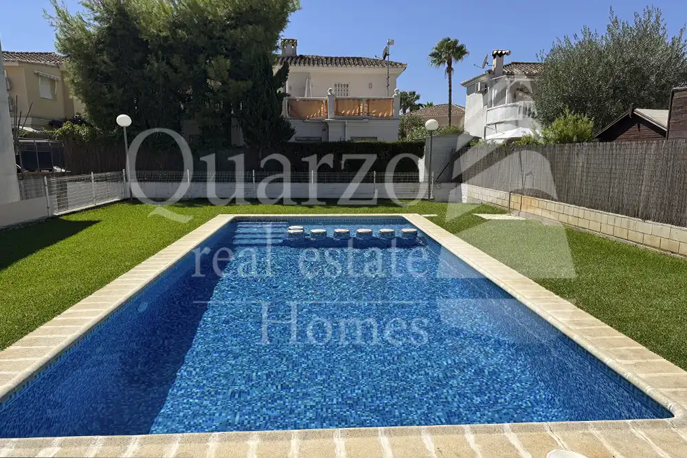 Außenansicht von Maisonette zum Verkauf in Oliva mit Klimaanlage, Terrasse und Möbliert