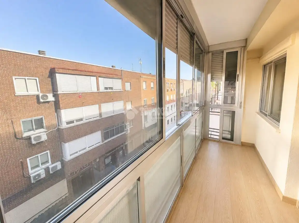 Vista exterior de Piso en venta en Madrid con Calefacción, Parquet y Terraza