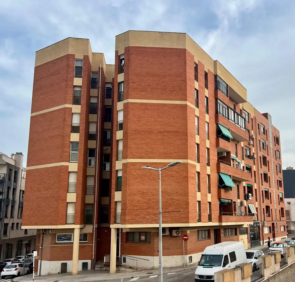 Außenansicht von Wohnung zum Verkauf in Amposta mit Terrasse, Abstellraum und Möbliert