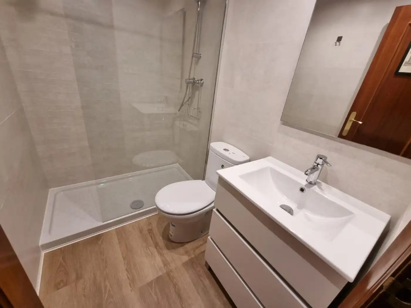 Baño de Piso de alquiler en Zaragoza con Calefacción, Parquet y Horno
