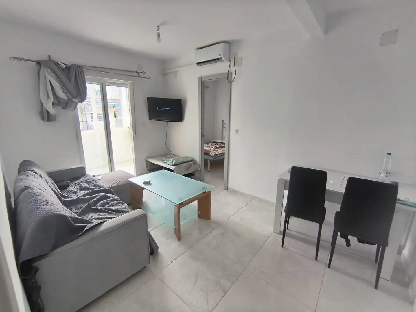 Sala d'estar de Estudi de lloguer en Alicante / Alacant amb Aire condicionat, Moblat i Balcó