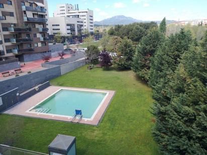 Piscina de Pis en venda en Sabadell amb Calefacció, Parquet i Terrassa