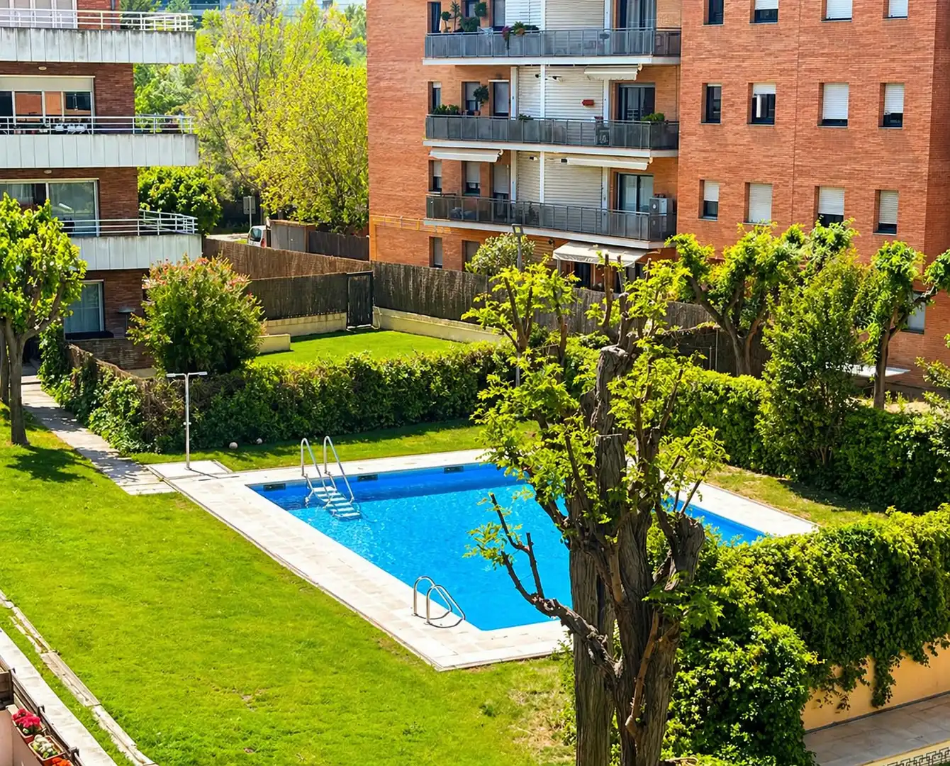 Piscina de Pis en venda en Sant Cugat del Vallès amb Calefacció, Terrassa i Traster