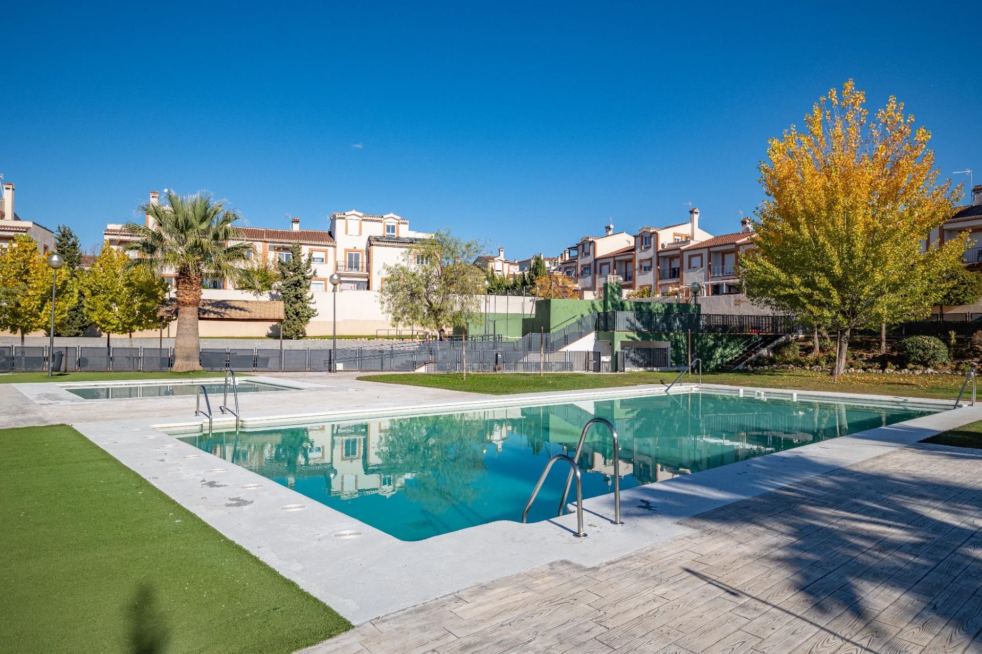 Swimming pool of House or chalet for sale in Atarfe  with Air Conditioner, Heating and Private garden