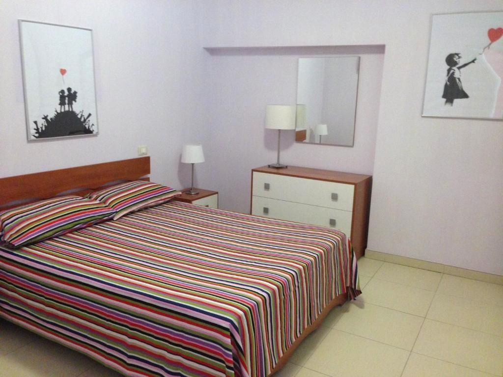 Dormitori de Pis de lloguer en Ferrol amb Moblat i Es permeten mascotes