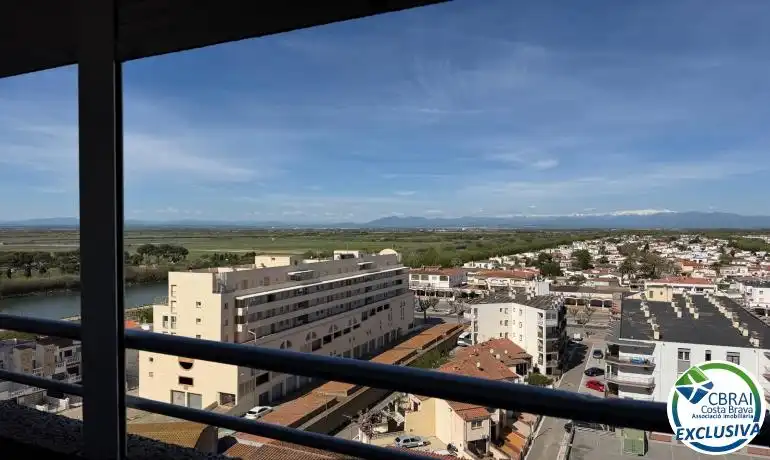 Vista exterior de Estudi en venda en Empuriabrava amb Moblat