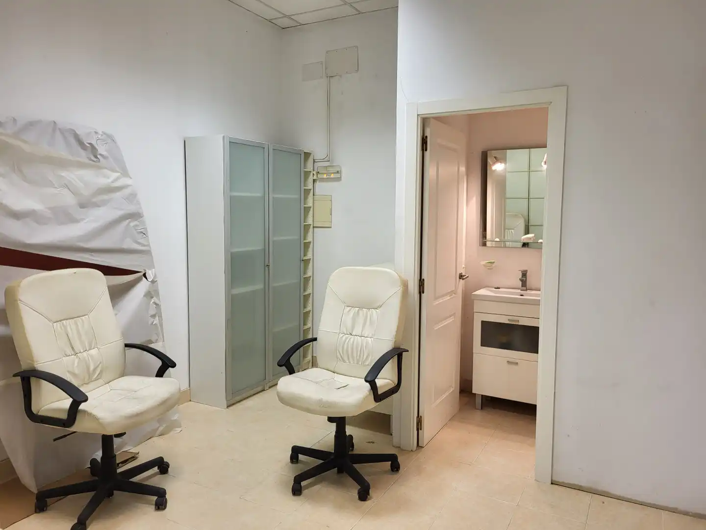 Badezimmer von Geschaftsraum zum Verkauf in Donostia - San Sebastián  mit Möbliert und Internet