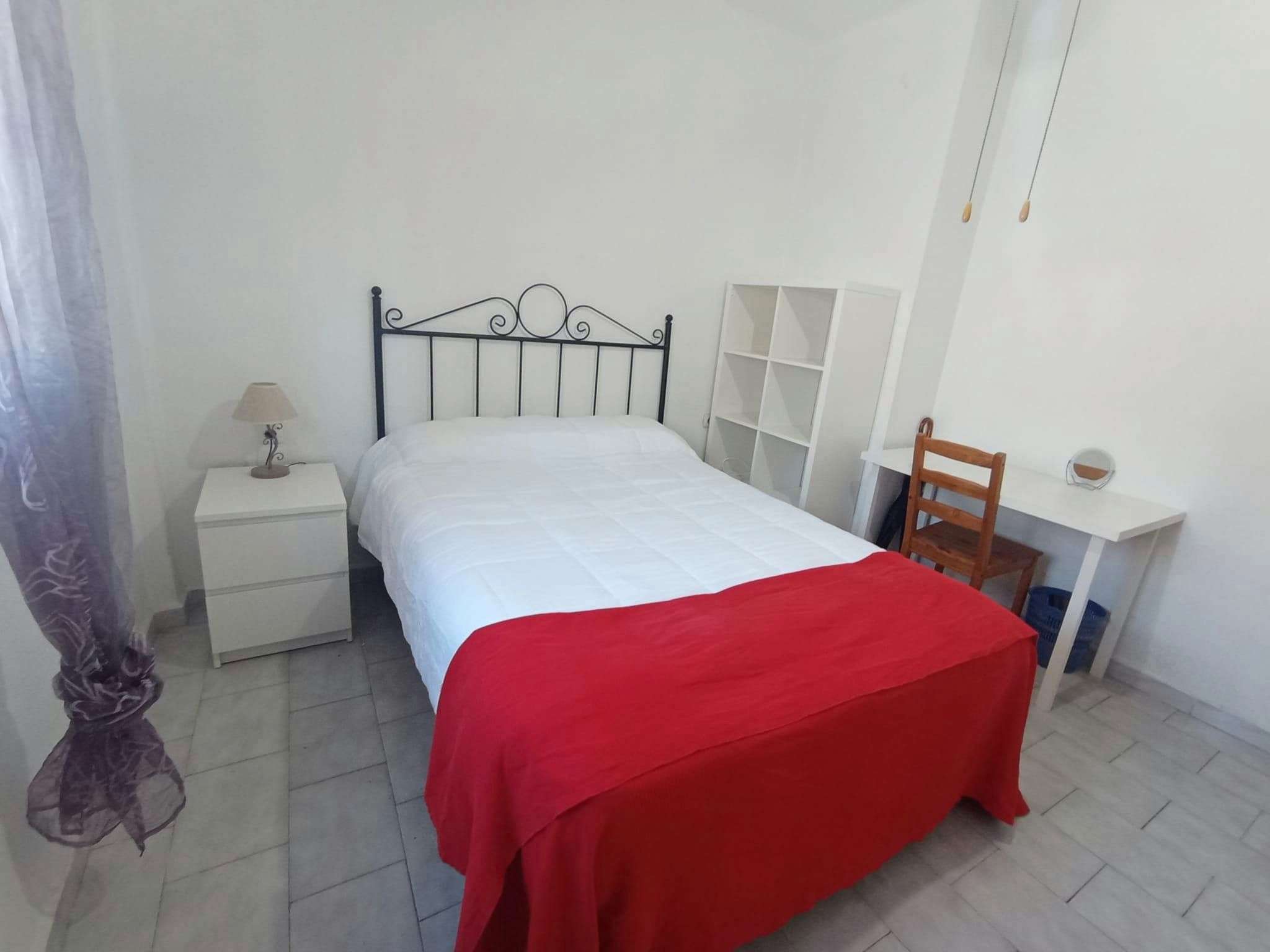 Bedroom of Flat to share in  Sevilla Capital  with Air Conditioner, Furnished and Washing machine