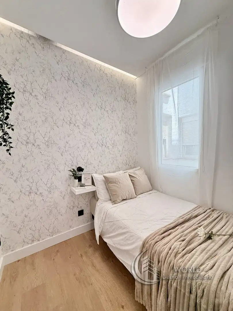 Bedroom of Flat for sale in Madrid  with Air Conditioner, Heating and Furnished