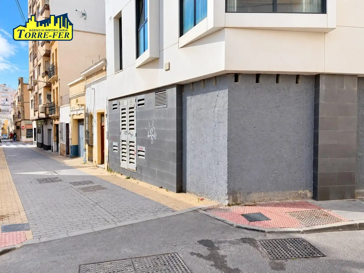 Vista exterior de Local en venda en Almería