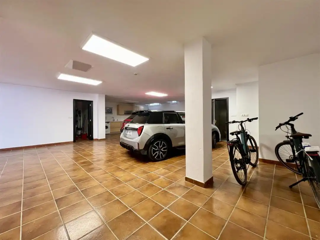Parking de Casa o chalet en venta en Marbella con Jardín privado, Terraza y Trastero