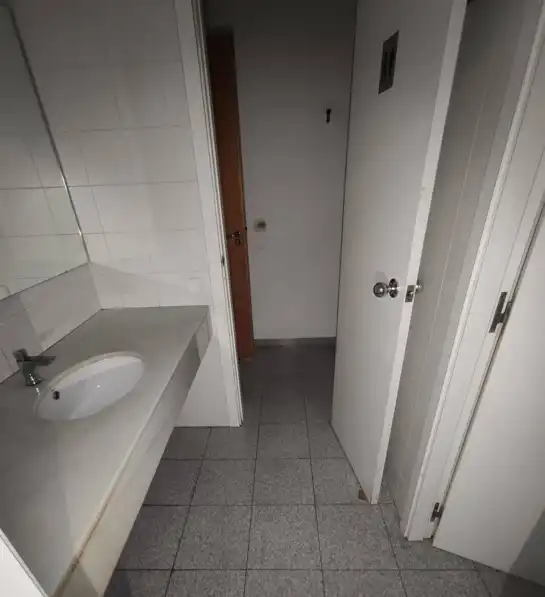 Baño de Local en venta en Torrelles de Foix