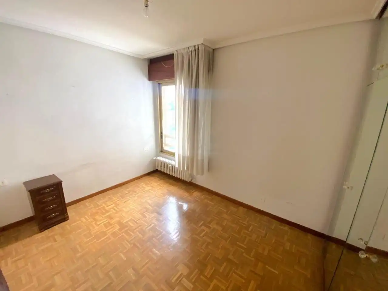Dormitori de Àtic en venda en León Capital  amb Calefacció, Parquet i Terrassa