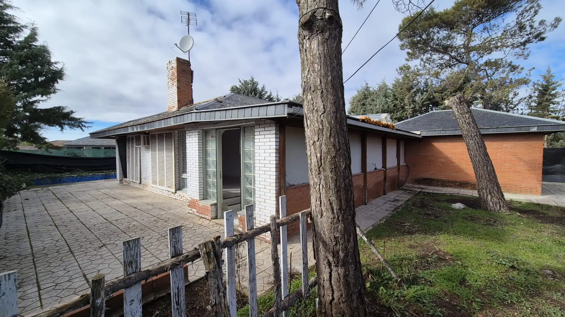 Exterior view of Houses for sale in Nuevo Baztán  with Private garden, Terrace and Swimming Pool
