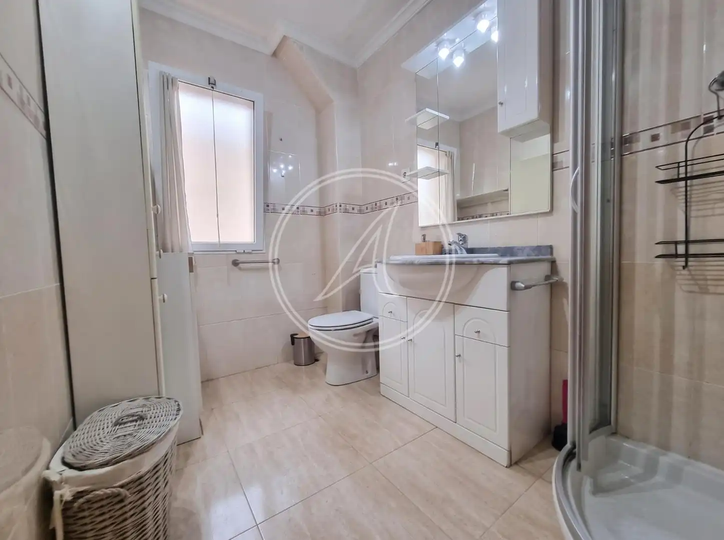 Badezimmer von Wohnung zum Verkauf in Alicante / Alacant mit Möbliert