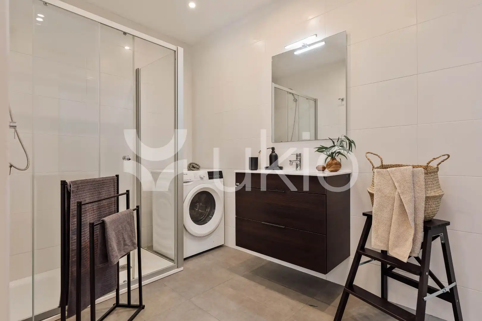 Bany de Apartament de lloguer en Barcelona amb Aire condicionat, Calefacció i Moblat