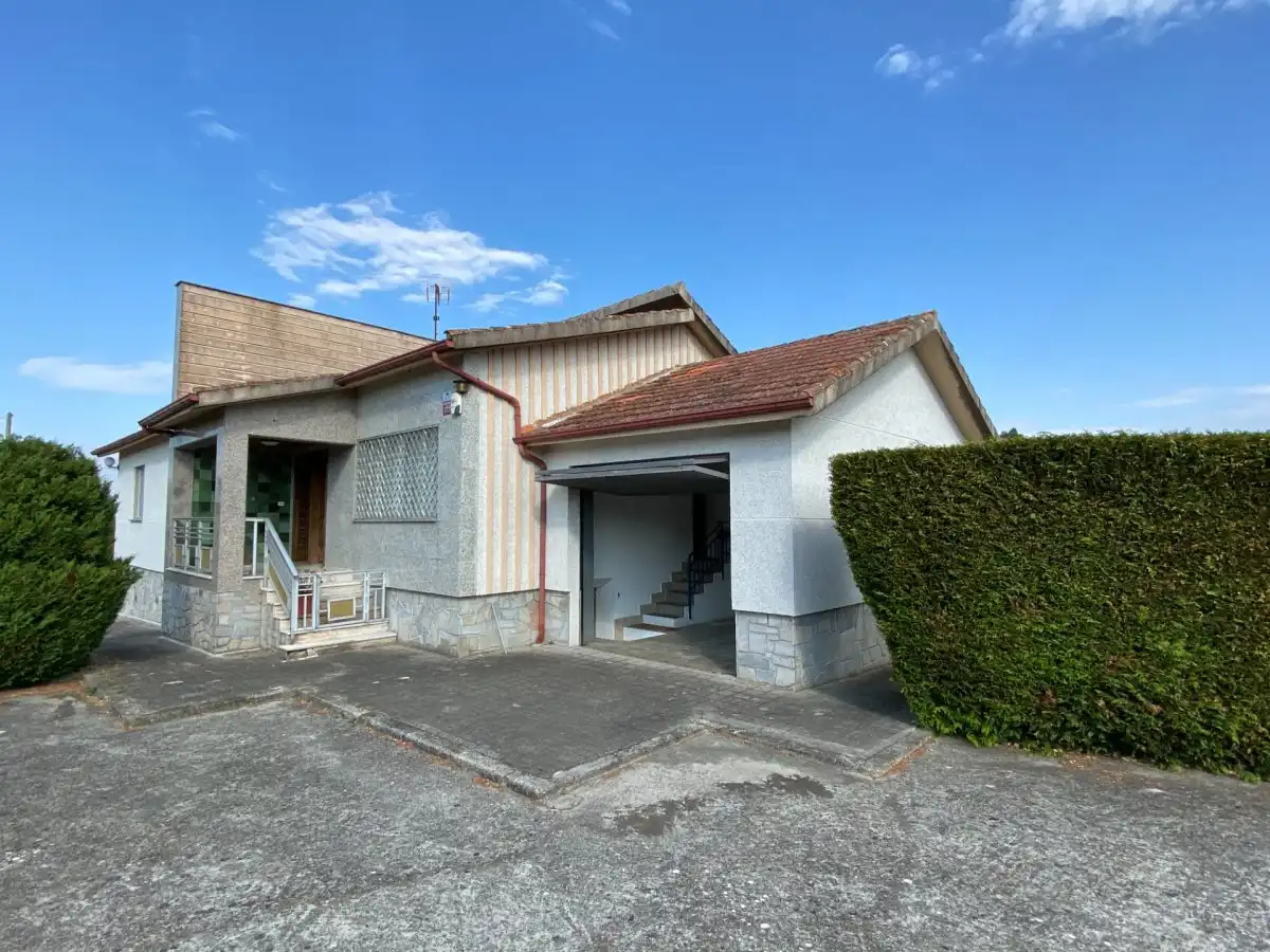 Casa con terraza en venta en Amoeiro, imagen 3