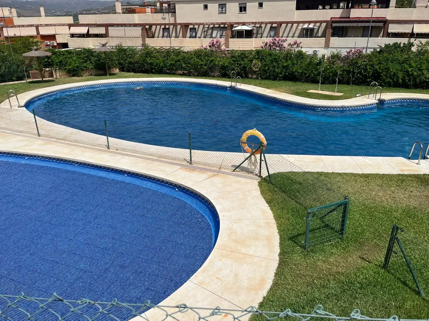 Piscina de Casa adosada en venta en Vélez-Málaga con Aire acondicionado, Calefacción y Jardín privado
