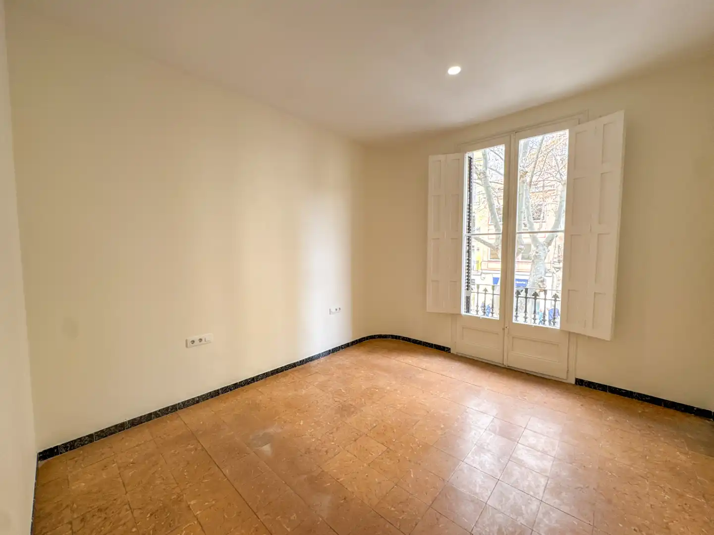 Flat for sale in Barcelona  with Terrace and Balcony