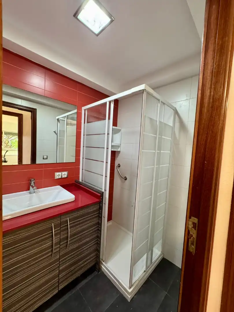 Bathroom of Flat for rent in Valencia  with Air Conditioner, Furnished and Washing machine