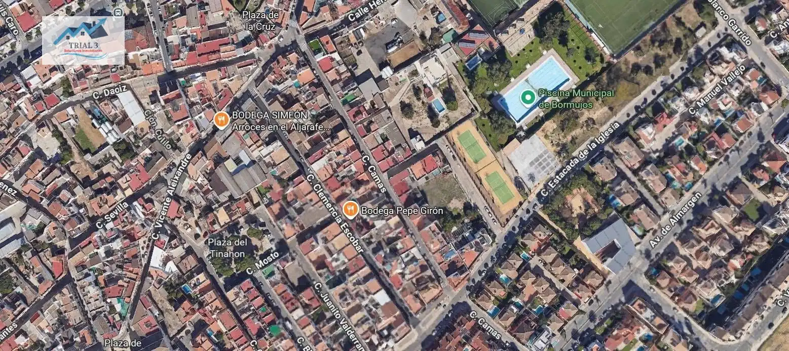 Vista exterior de Casa o xalet en venda en Bormujos amb Jardí privat