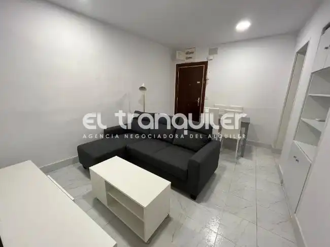Living room of Flat for rent in Madrid  with Air Conditioner, Terrace and Furnished