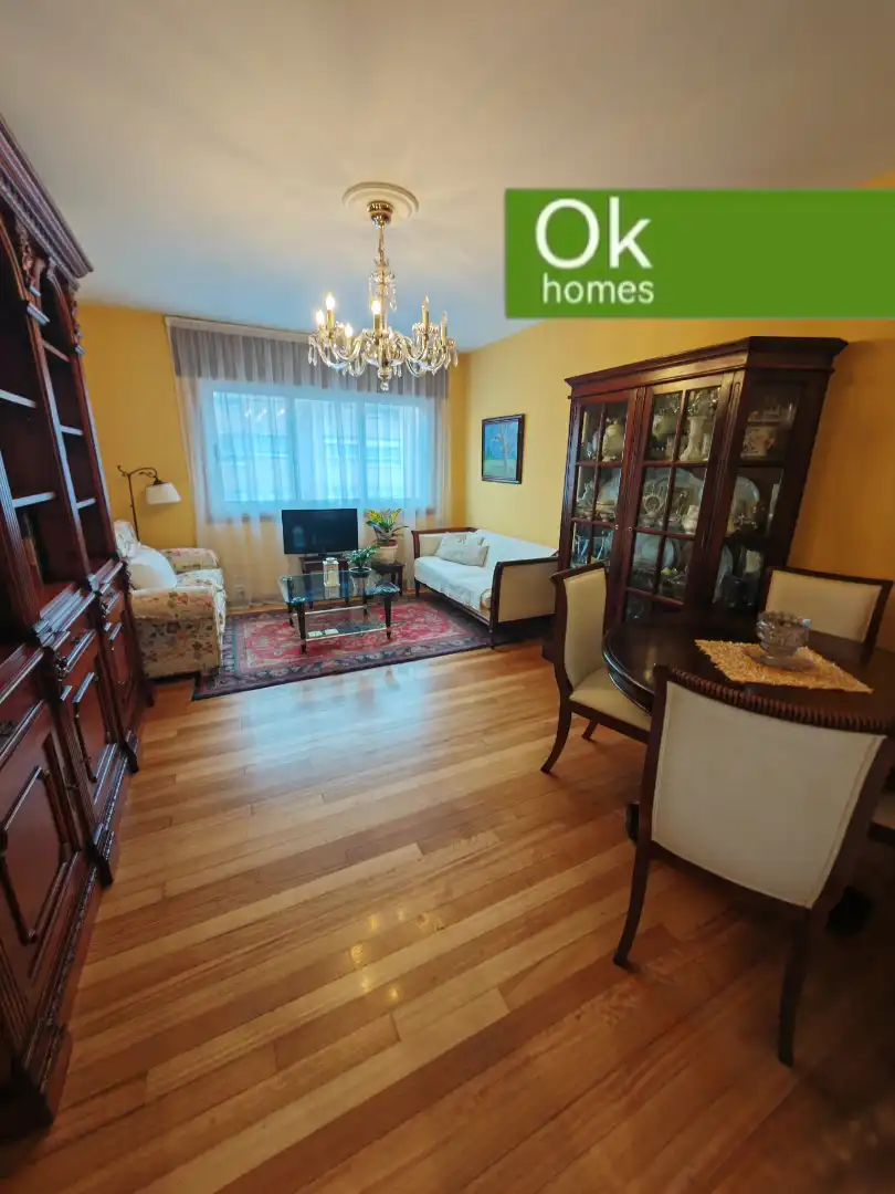 Sala de estar de Piso en venta en Betanzos con Calefacción, Parquet y Terraza