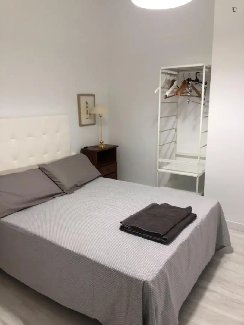 Schlafzimmer von Wohnungen zur Miete in Valencia mit Möbliert, Ofen und Waschmaschine