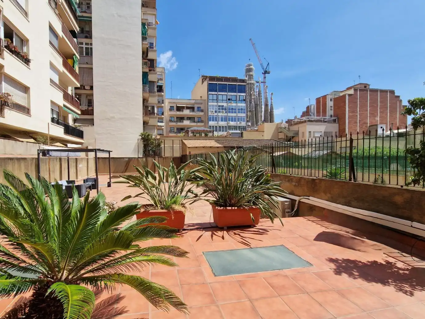 Pis amb jardí en venda a Carrer de Roger de Flor 234