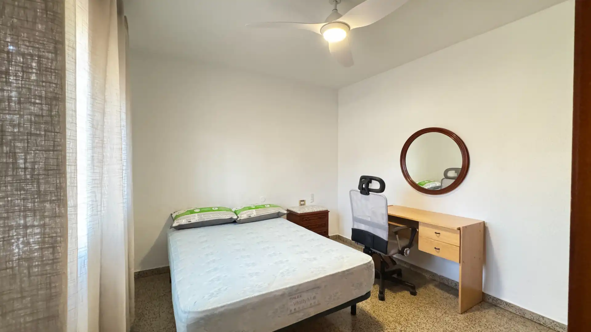 Bedroom of Flat for rent in Granada  with Air Conditioner, Terrace and Microwave