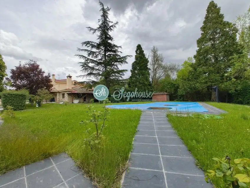 Houses for sale in Segovia  with Heating