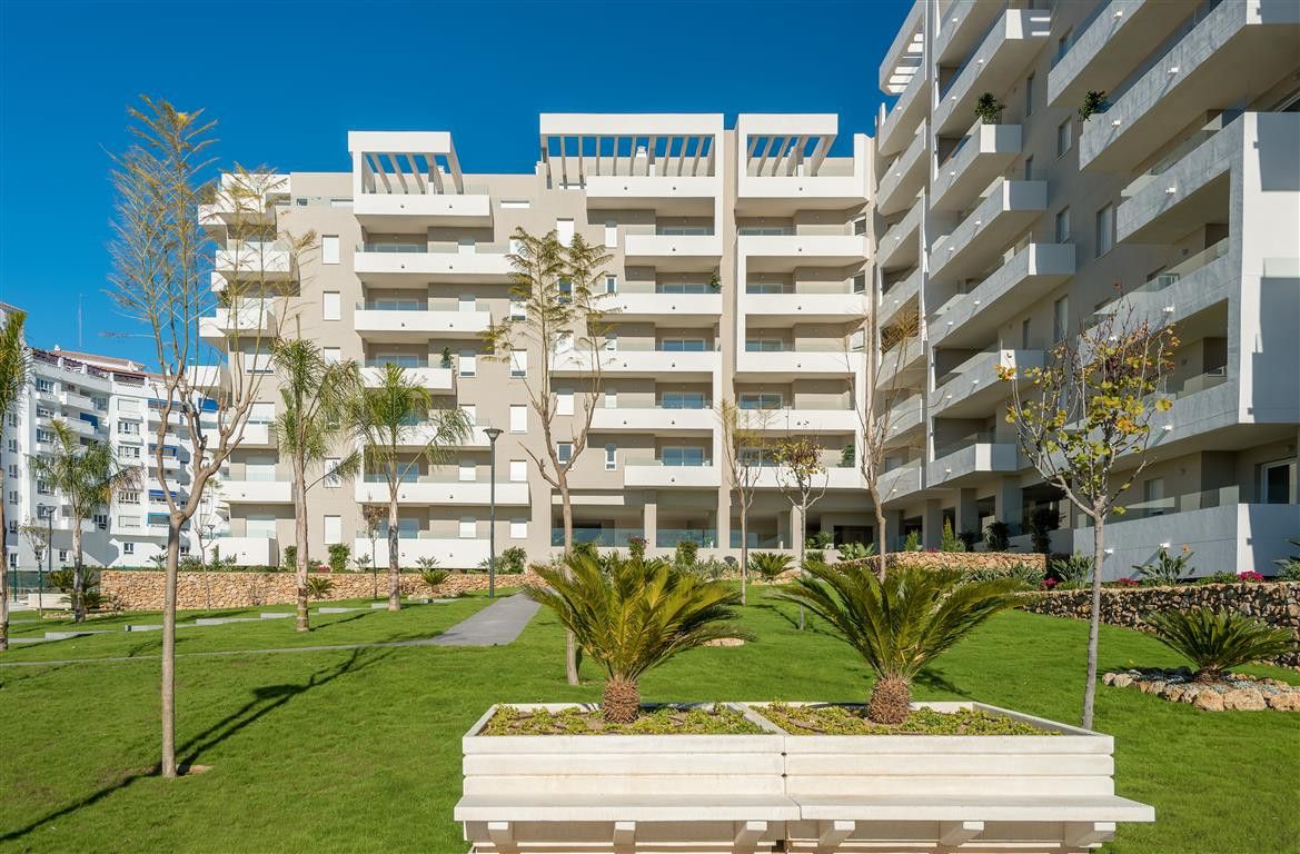 Vista exterior de Apartament en venda en Marbella amb Aire condicionat, Terrassa i Piscina