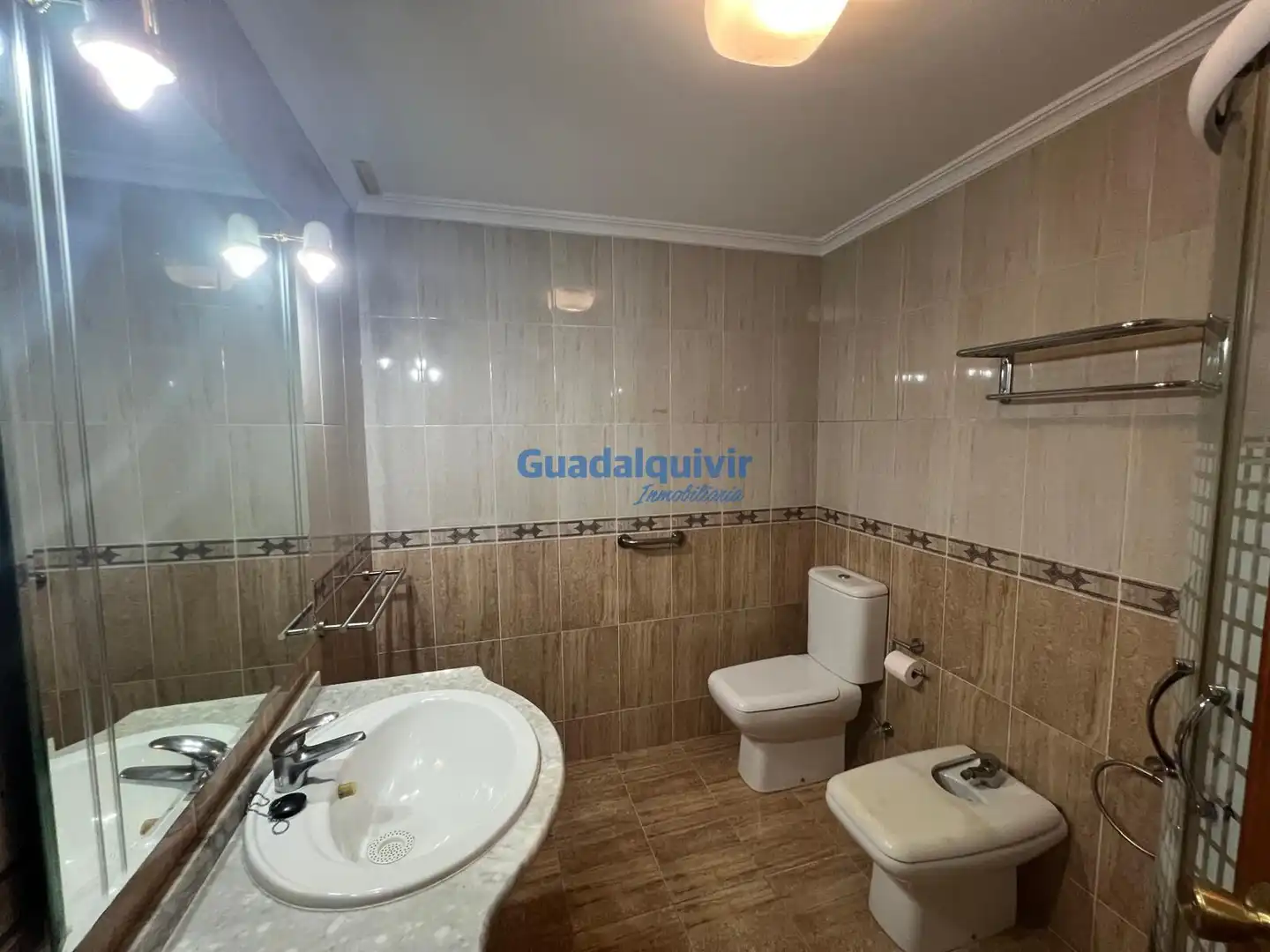 Bany de Casa adosada en venda en Montequinto amb Aire condicionat, Jardí privat i Traster