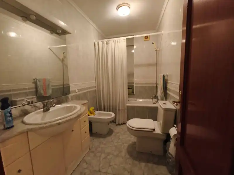 Baño de Piso en venta en Santander con Calefacción, Jardín privado y Parquet