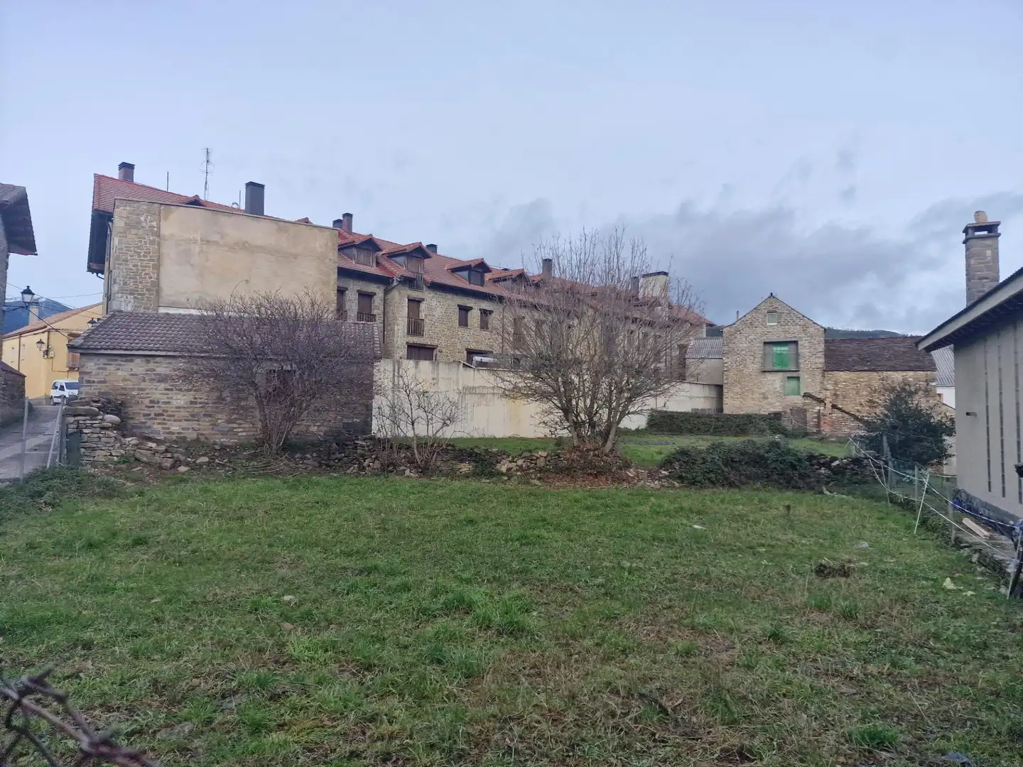 Buildings for sale in Aisa