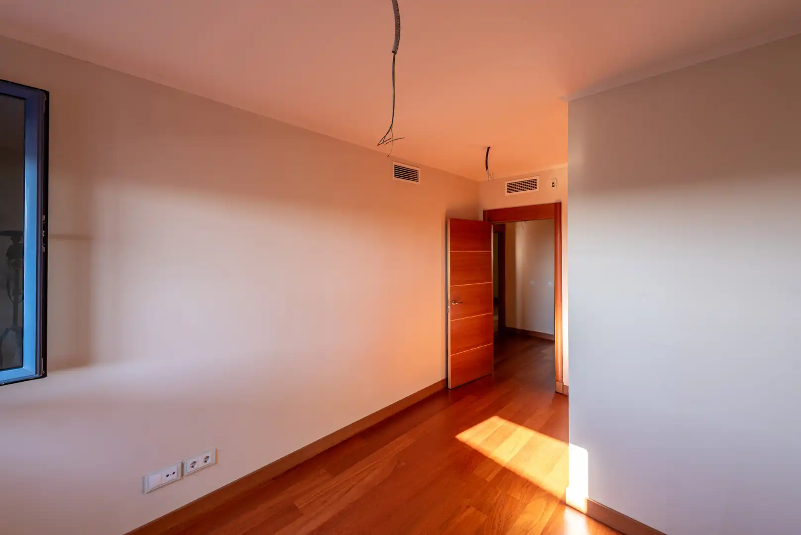 Bedroom of Attic for sale in Sevilla  with Air Conditioner, Heating and Parquet flooring