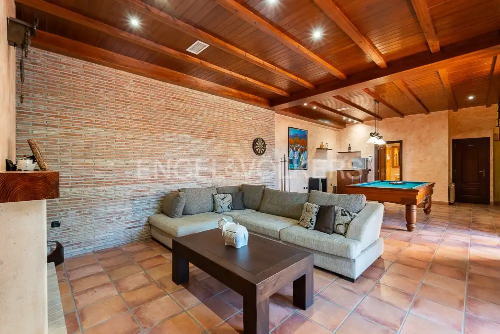 Sala d'estar de Casa o xalet en venda en Sagunto / Sagunt amb Calefacció, Jardí privat i Parquet