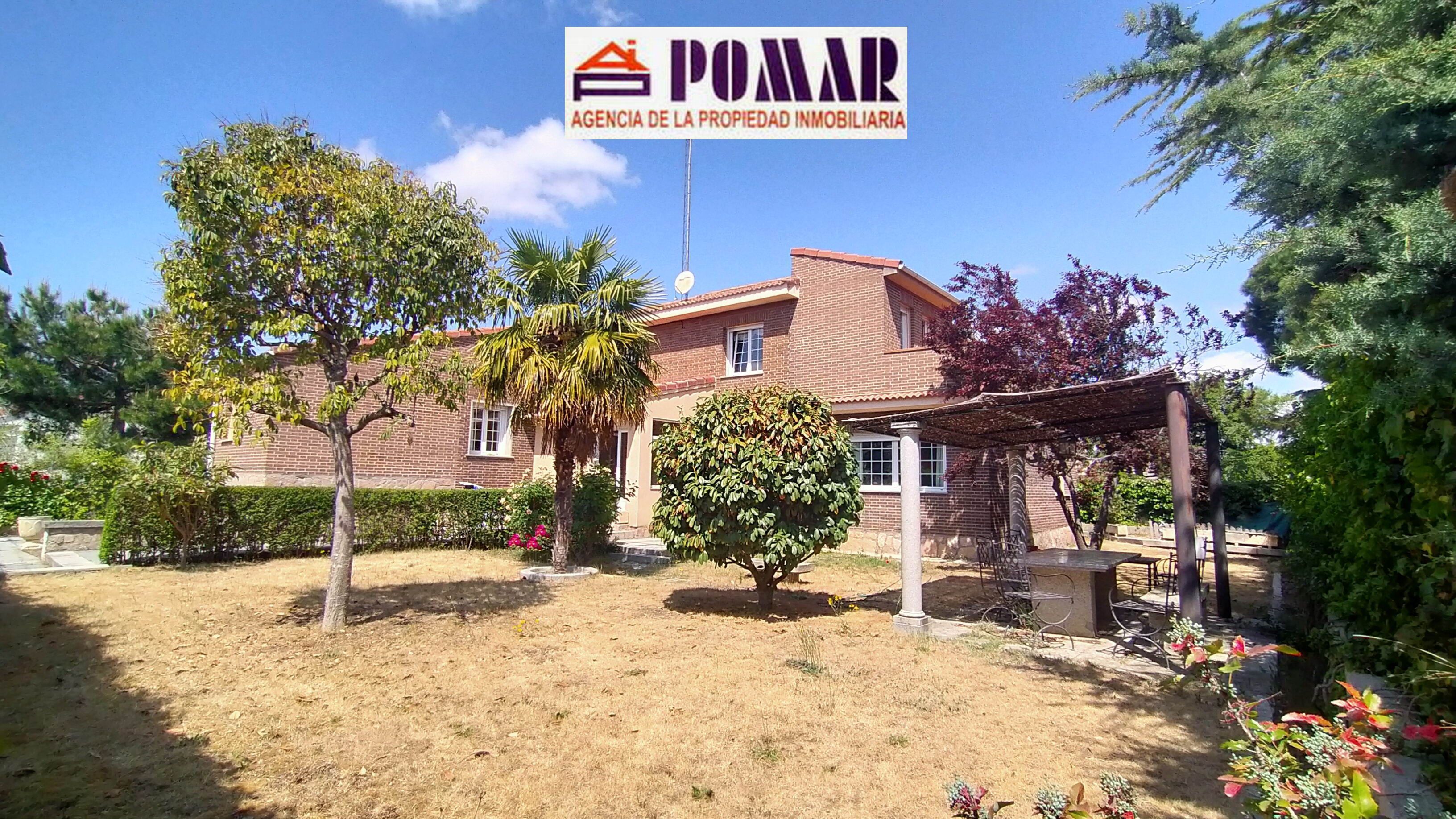 Exterior view of House or chalet for sale in Ávila Capital  with Private garden, Parquet flooring and Terrace