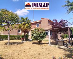 Exterior view of House or chalet for sale in Ávila Capital  with Private garden, Parquet flooring and Terrace