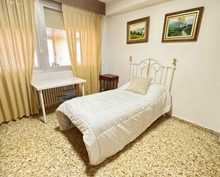 Bedroom of Apartment to share in  Albacete Capital  with Oven, Microwave and Internet