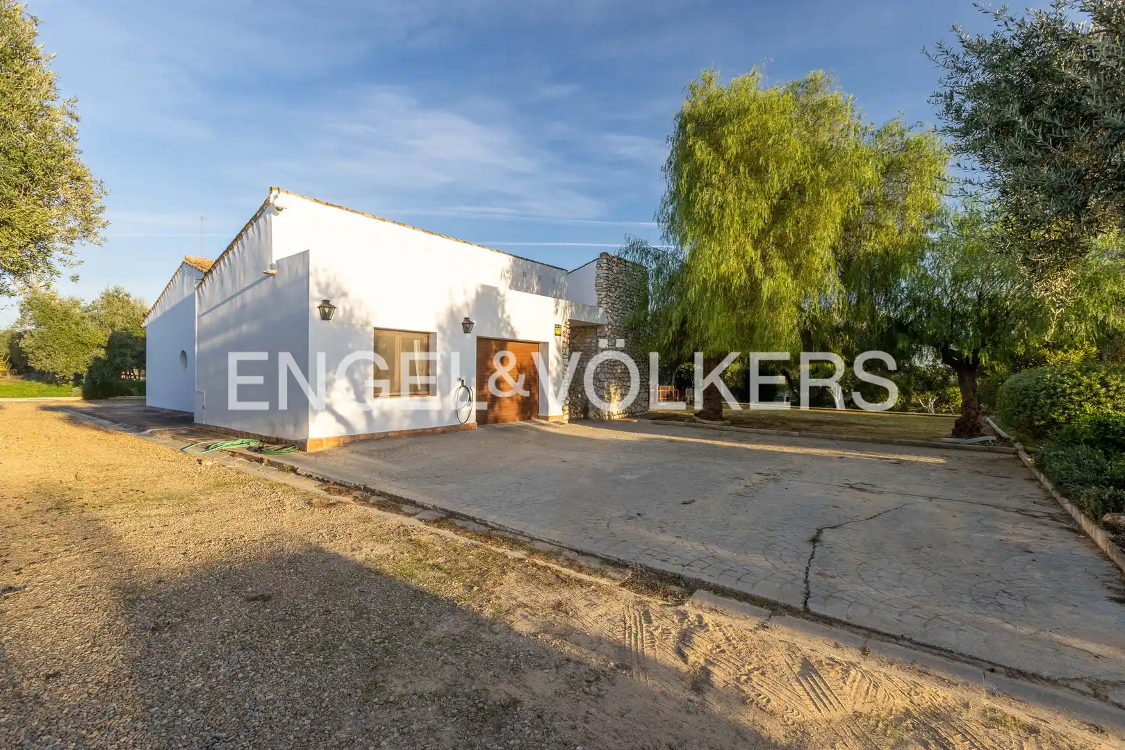 Vista exterior de Finca rústica en venta en La Puebla del Río con Aire acondicionado, Calefacción y Jardín privado