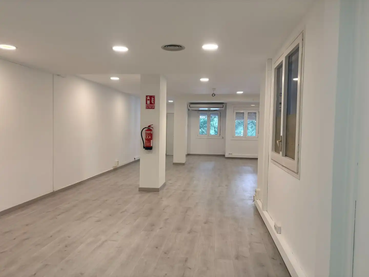 Office for rent in Barcelona  with Air Conditioner
