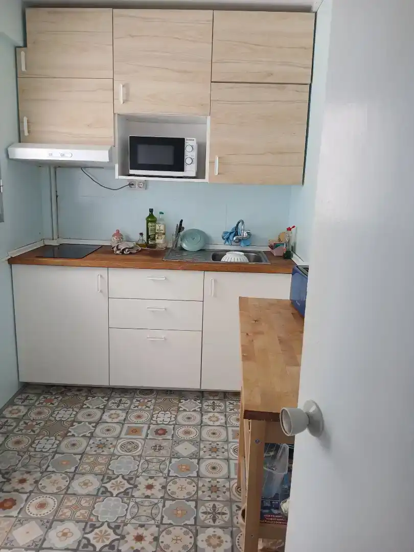 Cuina de Pis per a compartir en Ronda amb Aire condicionat, Parquet i Moblat