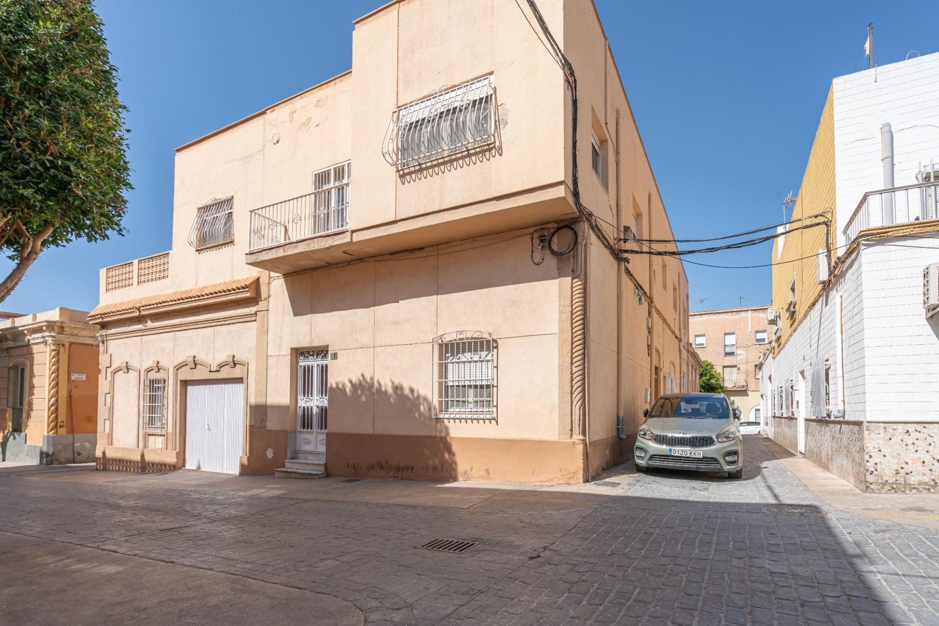 Exterior view of House or chalet for sale in  Almería Capital  with Terrace, Storage room and Balcony