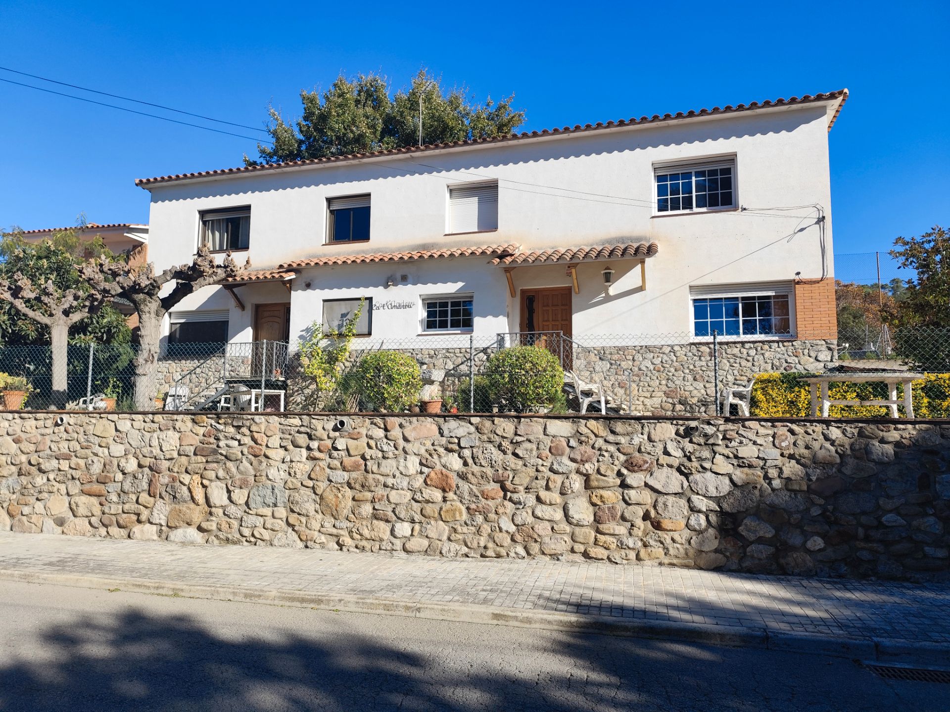 Vista exterior de Casa adosada en venda en L'Ametlla del Vallès amb Calefacció, Jardí privat i Terrassa